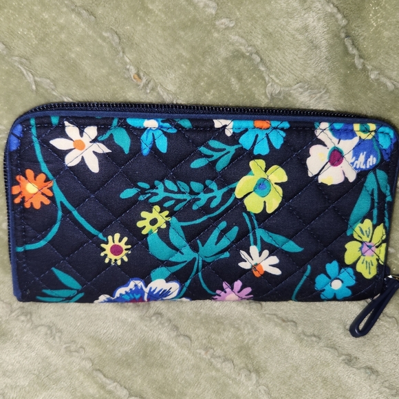 Vera Bradley Georgia Wallet - Brand new RFID blocking - Picture 5 of 5